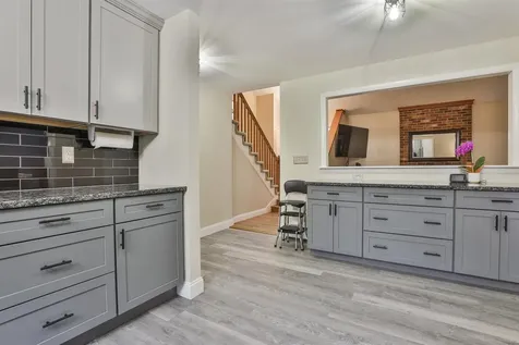 11 Teloian Drive Hudson NH 03051