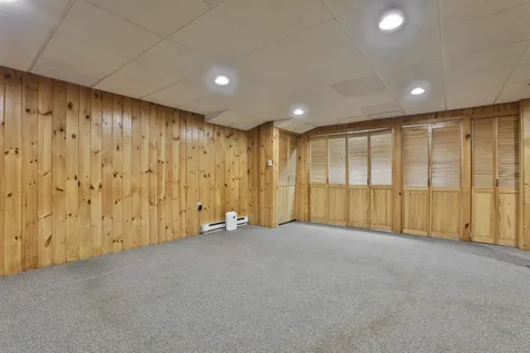 11 Teloian Drive Hudson NH 03051