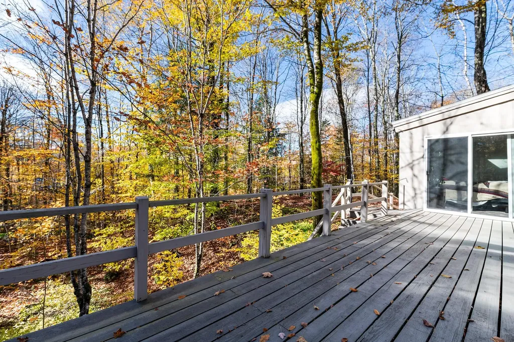 44 Hummingbird Hill Grantham NH 03753