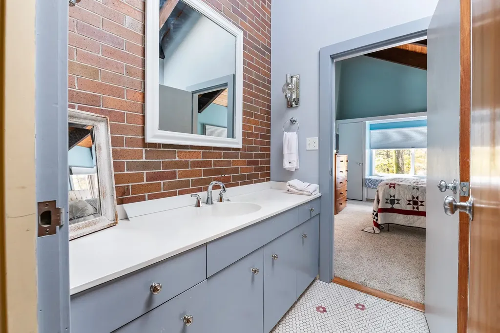 44 Hummingbird Hill Grantham NH 03753