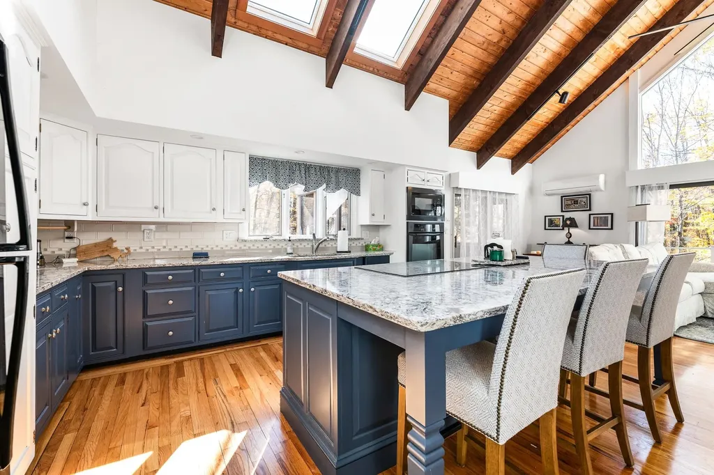 44 Hummingbird Hill Grantham NH 03753