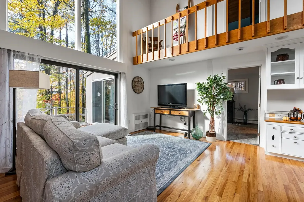 44 Hummingbird Hill Grantham NH 03753