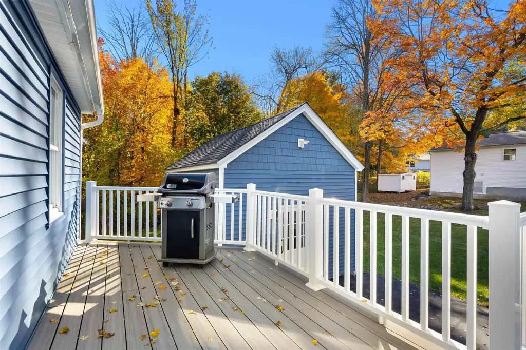 12 Maplewood Avenue Goffstown NH 03045