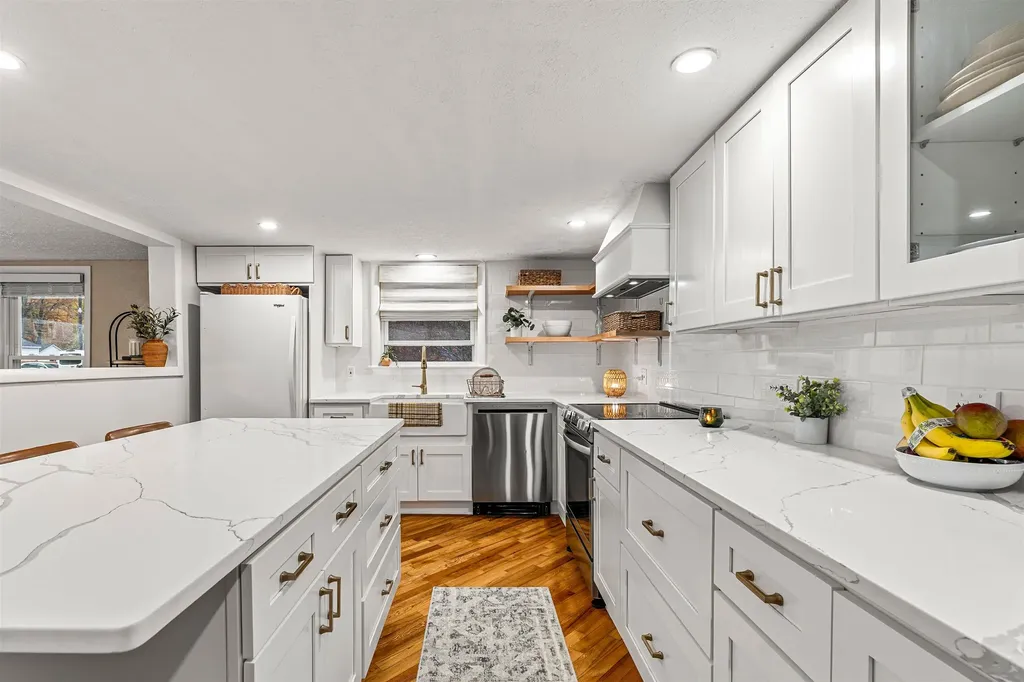 12 Maplewood Avenue Goffstown NH 03045