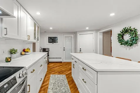 12 Maplewood Avenue Goffstown NH 03045