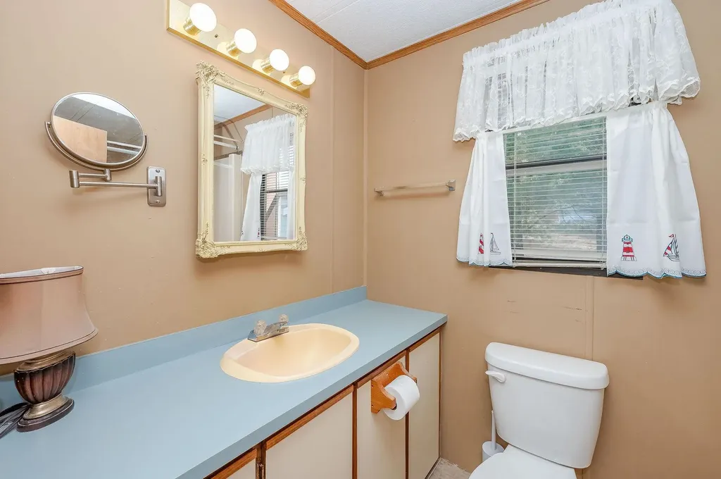 22 Cherokee Way Rochester NH 03867