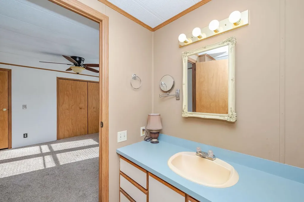 22 Cherokee Way Rochester NH 03867