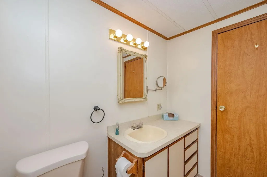 22 Cherokee Way Rochester NH 03867