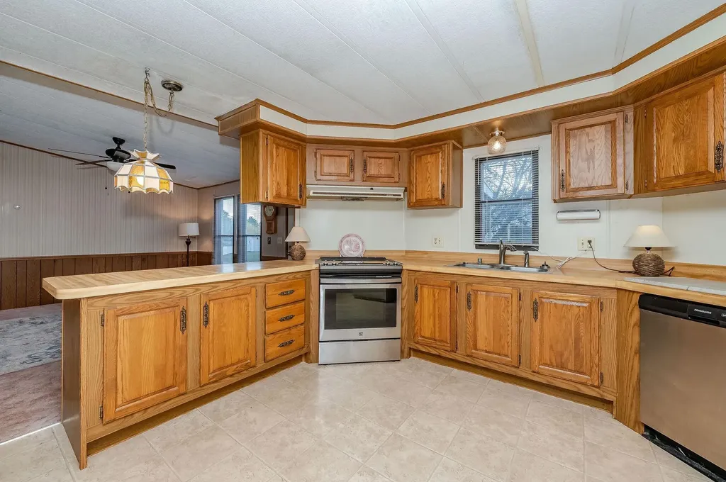 22 Cherokee Way Rochester NH 03867