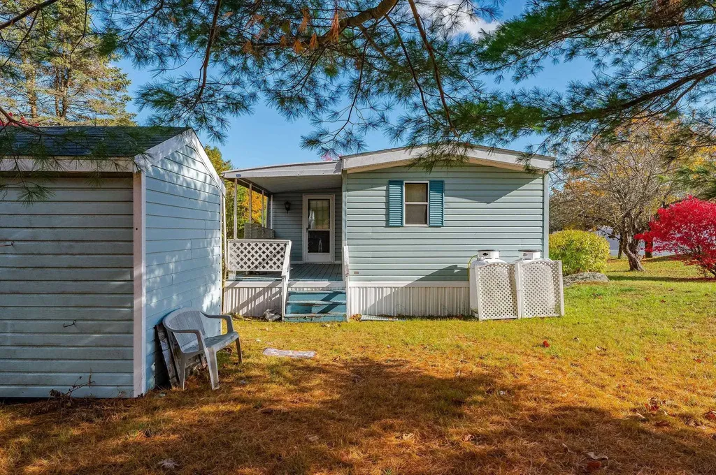 22 Cherokee Way Rochester NH 03867