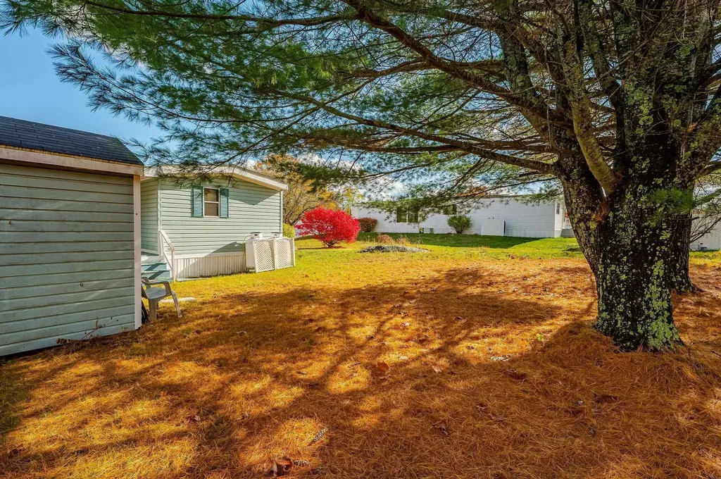 22 Cherokee Way Rochester NH 03867