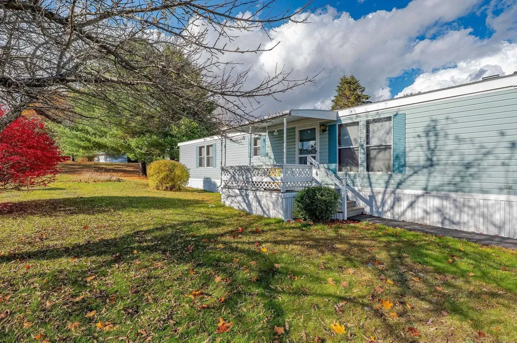 22 Cherokee Way Rochester NH 03867