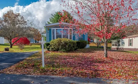 22 Cherokee Way Rochester NH 03867