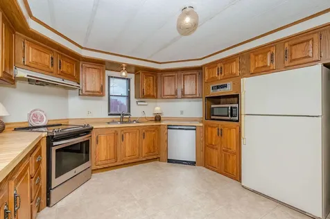 22 Cherokee Way Rochester NH 03867