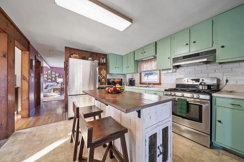 13 Riverside Drive Hudson NH 03051