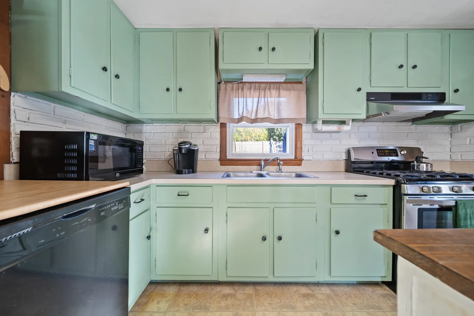 13 Riverside Drive Hudson NH 03051