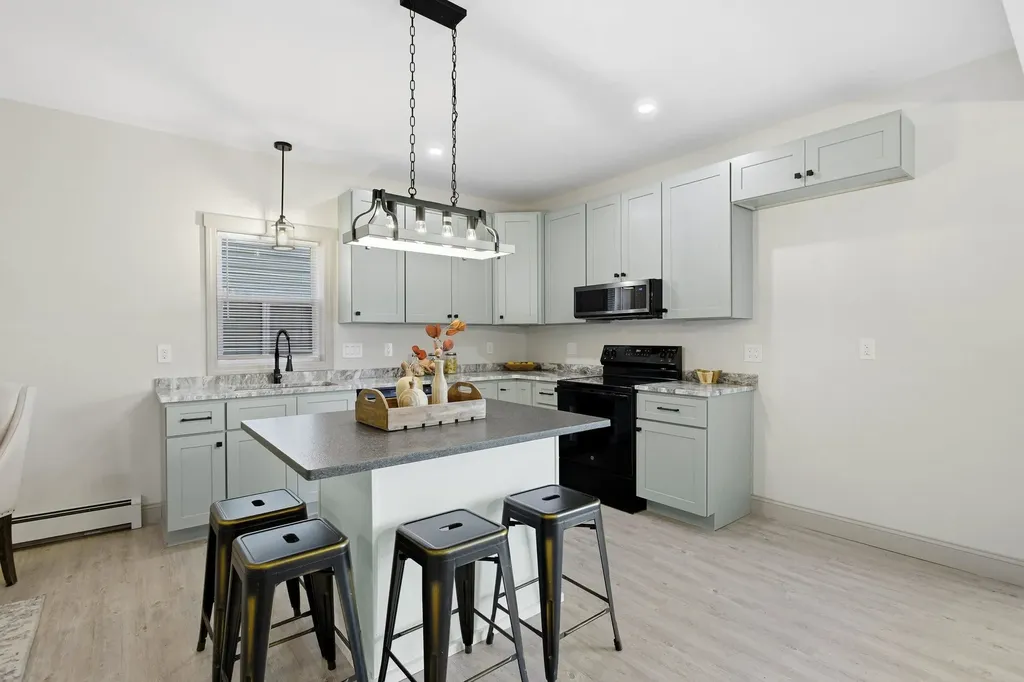 284 Bell Street Manchester NH 03103