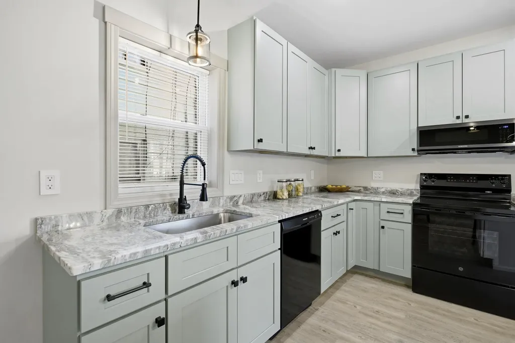 284 Bell Street Manchester NH 03103