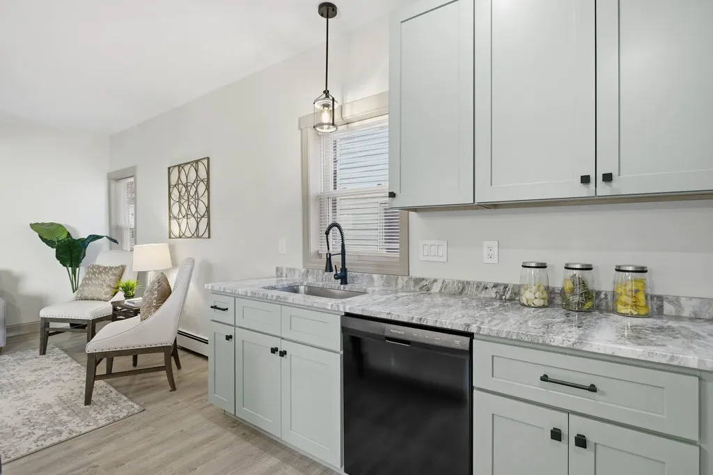 284 Bell Street Manchester NH 03103