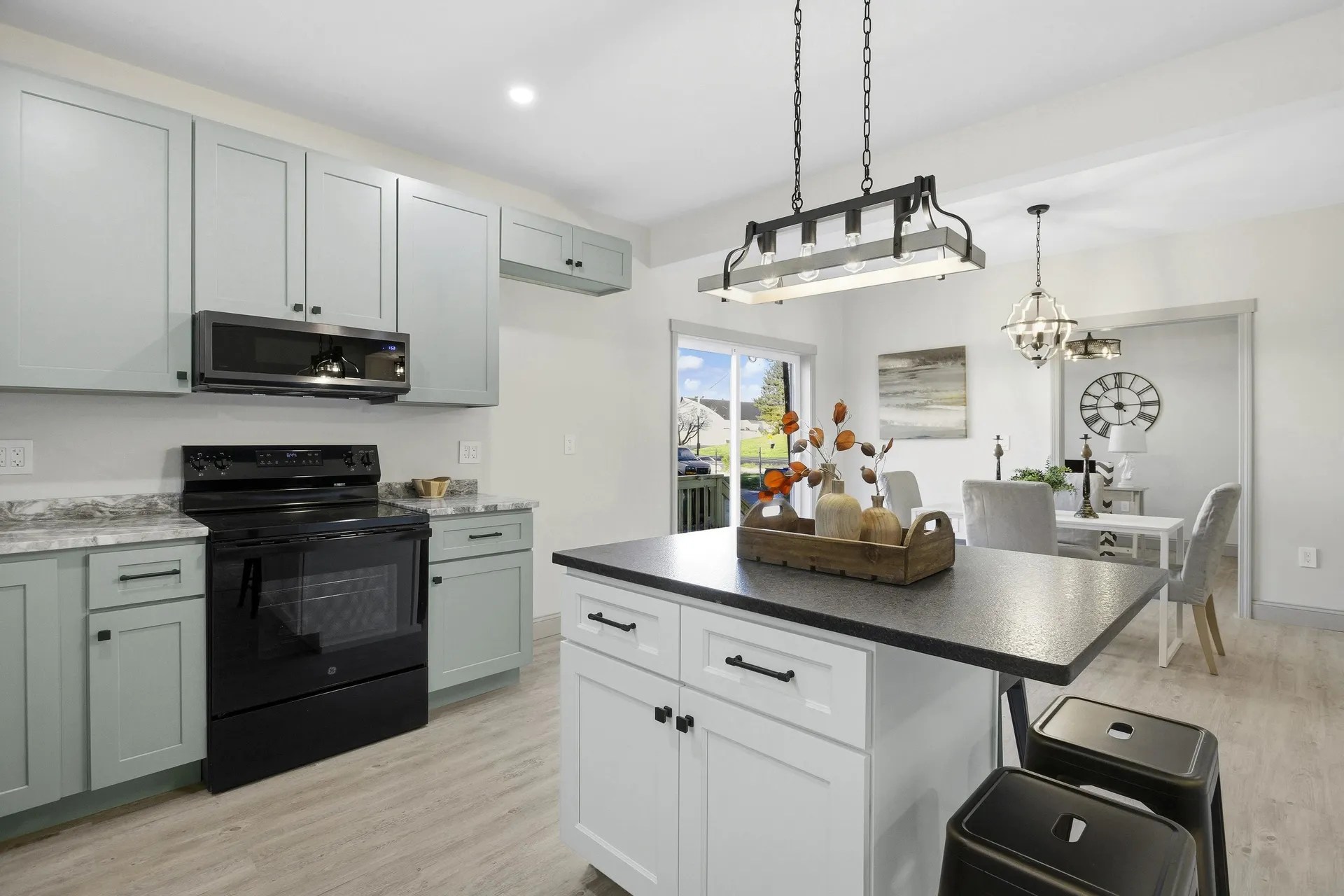 284 Bell Street Manchester NH 03103