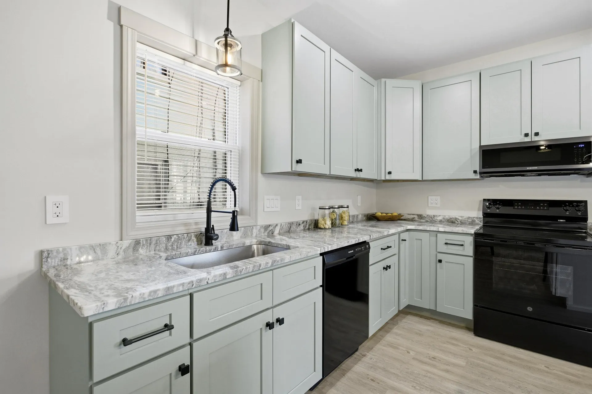 284 Bell Street Manchester NH 03103