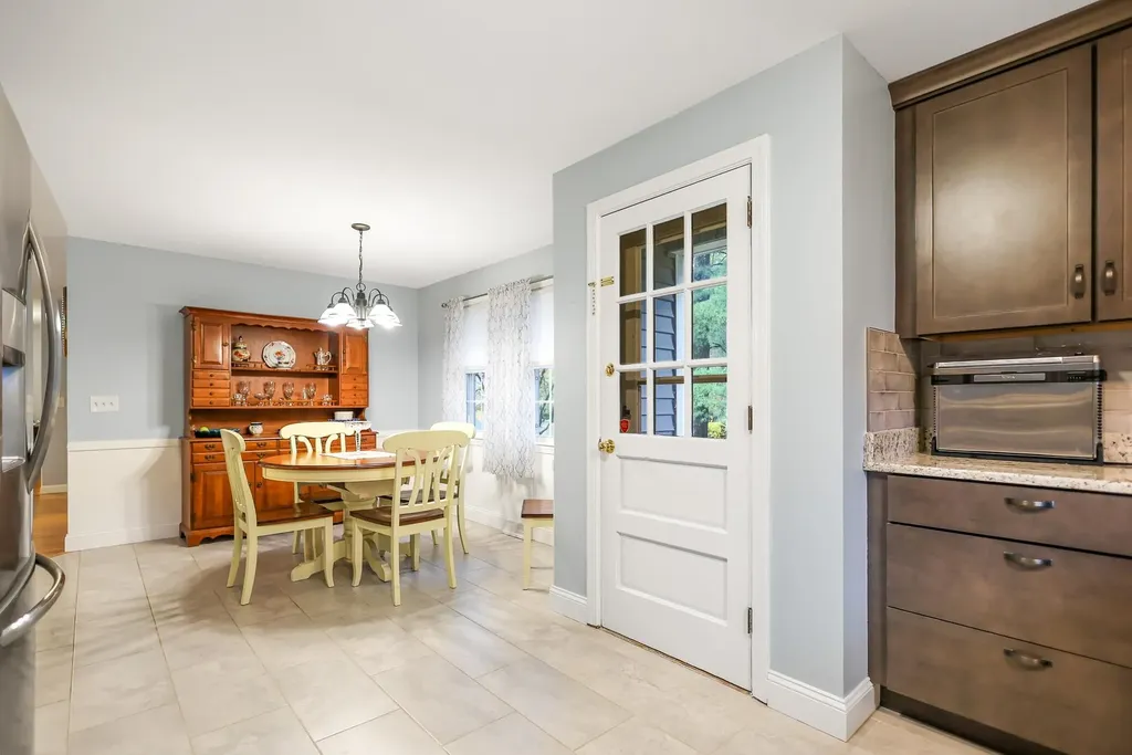 11 Cardinal Drive Hudson NH 03051