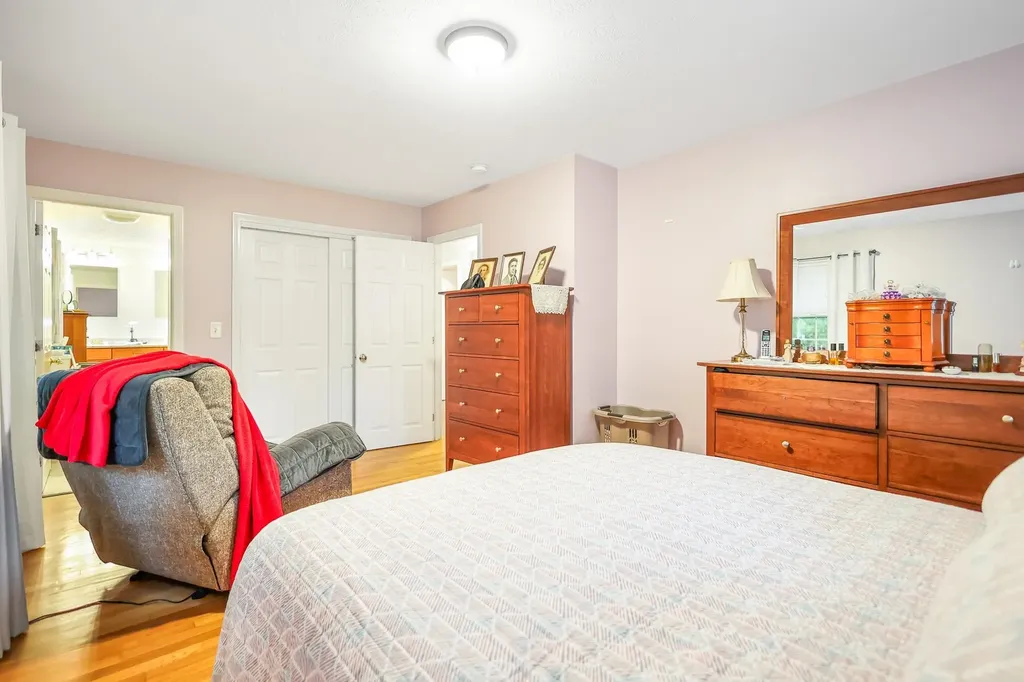 11 Cardinal Drive Hudson NH 03051