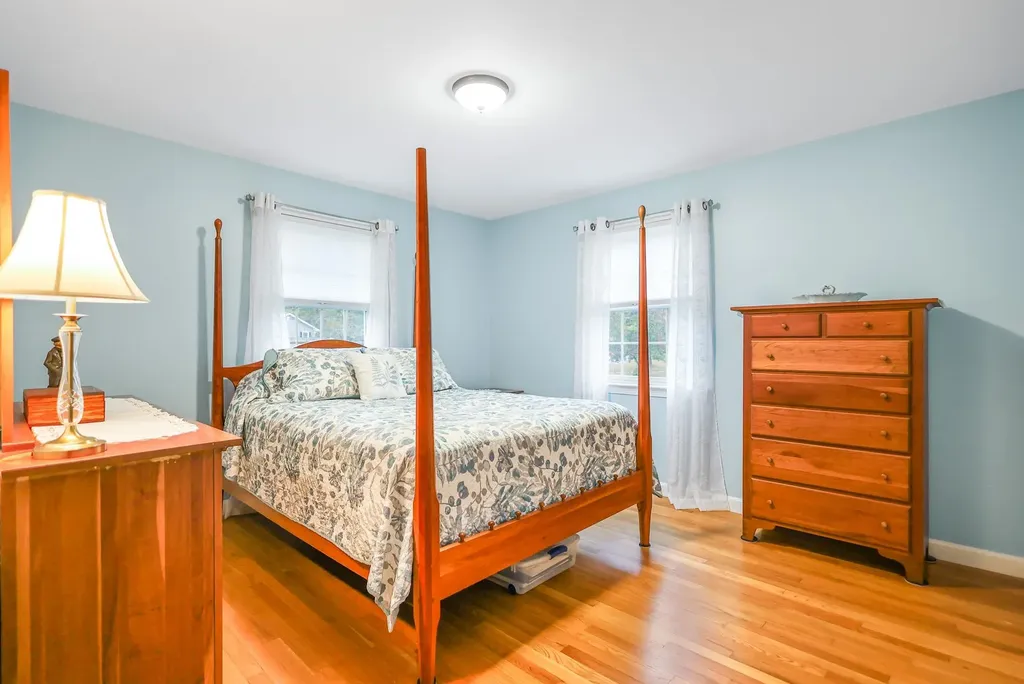 11 Cardinal Drive Hudson NH 03051