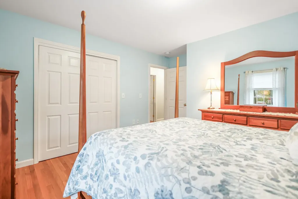 11 Cardinal Drive Hudson NH 03051