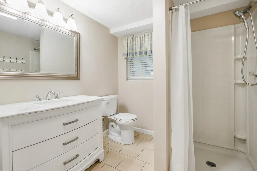 11 Cardinal Drive Hudson NH 03051