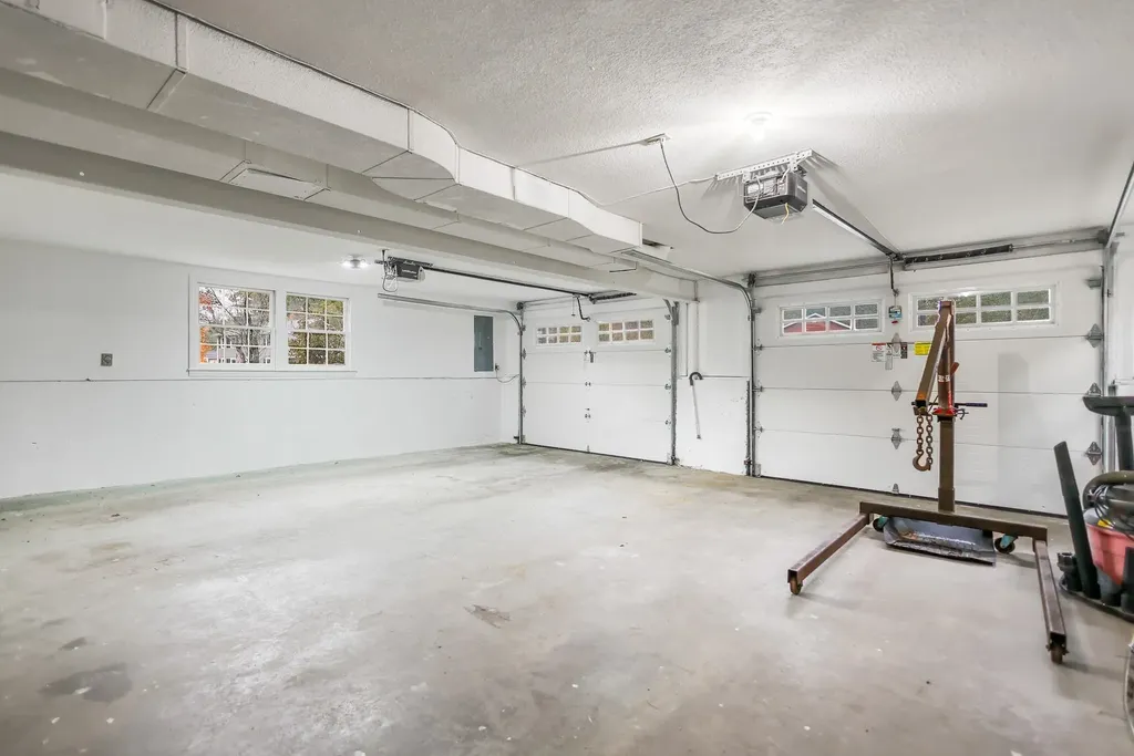 11 Cardinal Drive Hudson NH 03051