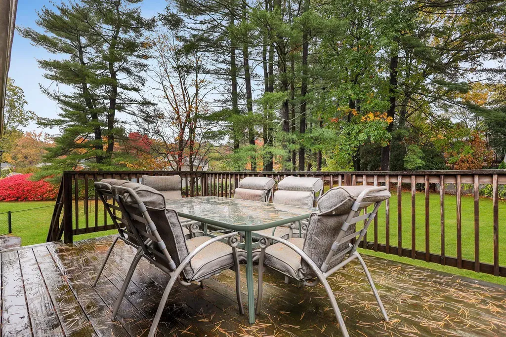 11 Cardinal Drive Hudson NH 03051