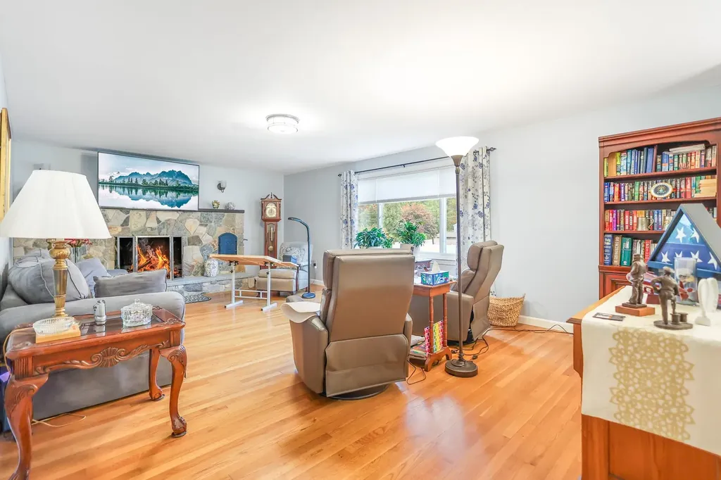 11 Cardinal Drive Hudson NH 03051