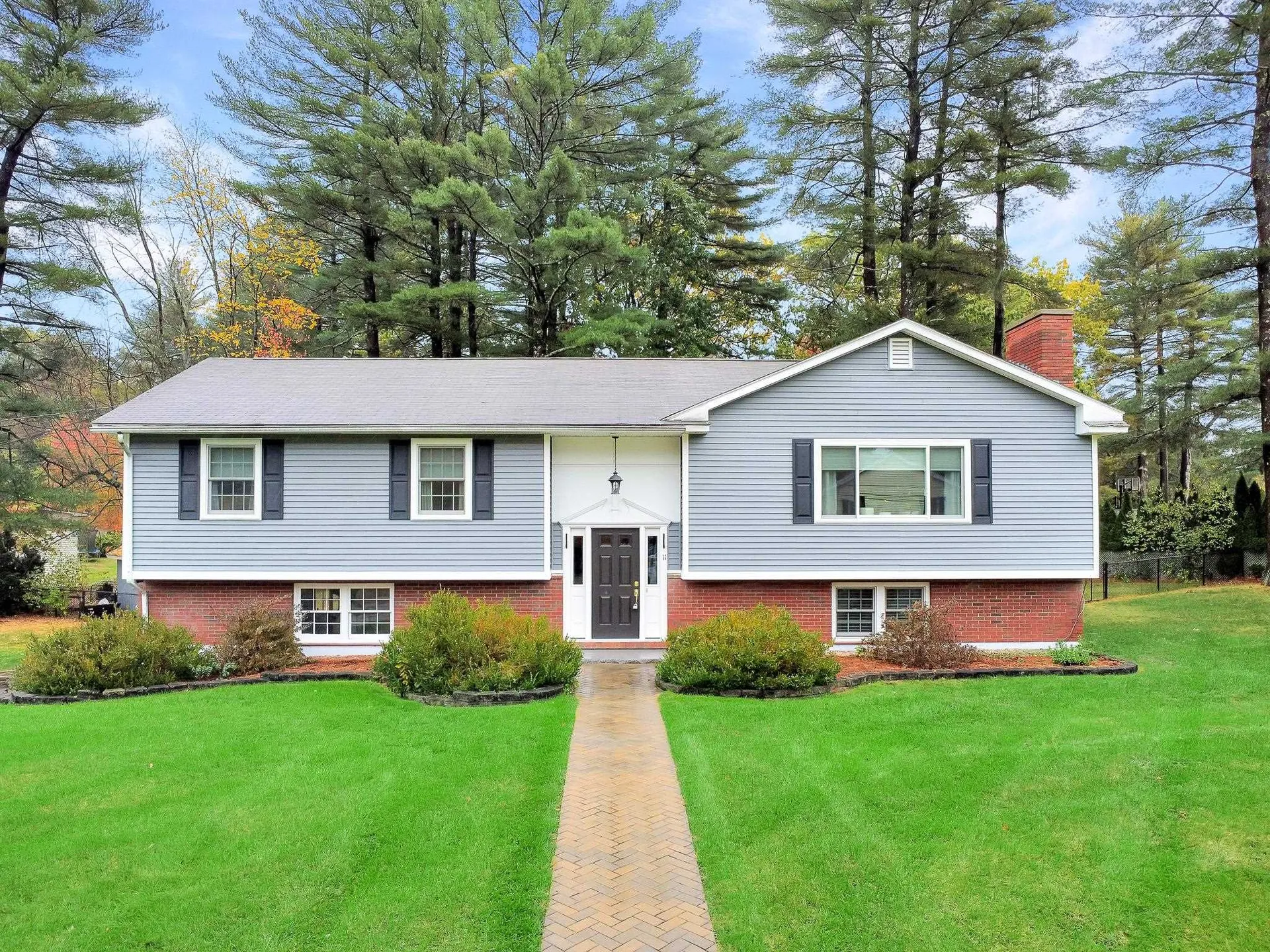 11 Cardinal Drive Hudson NH 03051