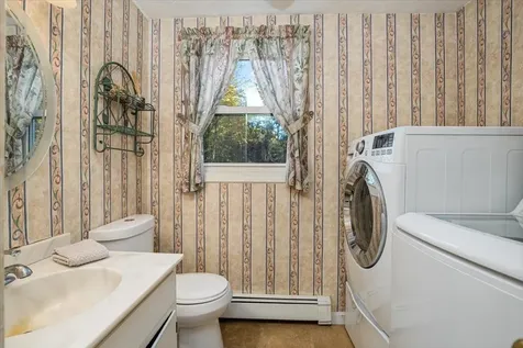 17 Maple Avenue Newton NH 03858