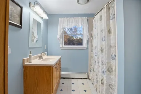 17 Maple Avenue Newton NH 03858