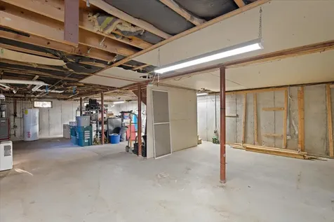 17 Maple Avenue Newton NH 03858