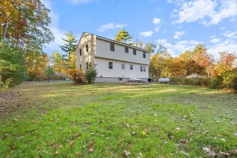 17 Maple Avenue Newton NH 03858