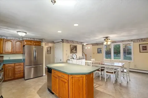 17 Maple Avenue Newton NH 03858