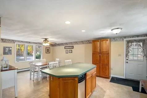 17 Maple Avenue Newton NH 03858