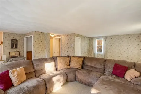 17 Maple Avenue Newton NH 03858