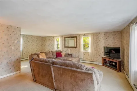 17 Maple Avenue Newton NH 03858