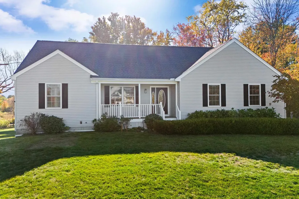 22 Maple Road North Hampton NH 03862