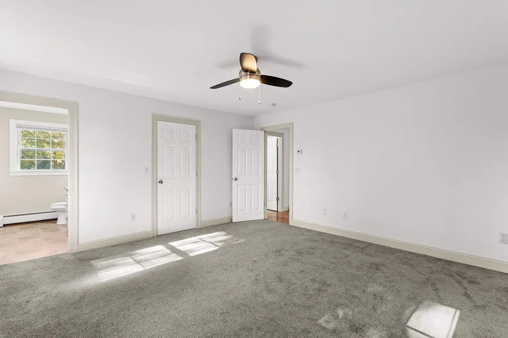 22 Maple Road North Hampton NH 03862
