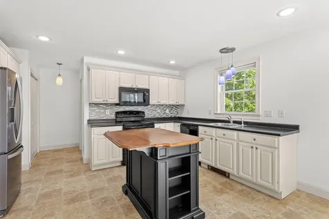 22 Maple Road North Hampton NH 03862