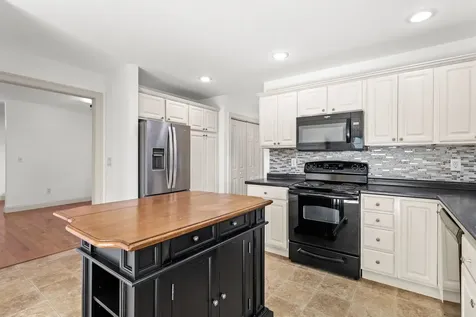 22 Maple Road North Hampton NH 03862