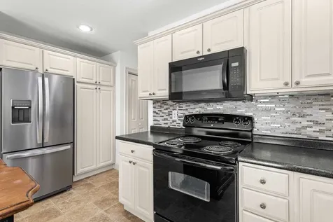 22 Maple Road North Hampton NH 03862