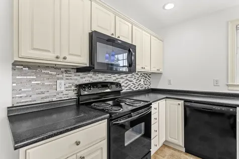 22 Maple Road North Hampton NH 03862