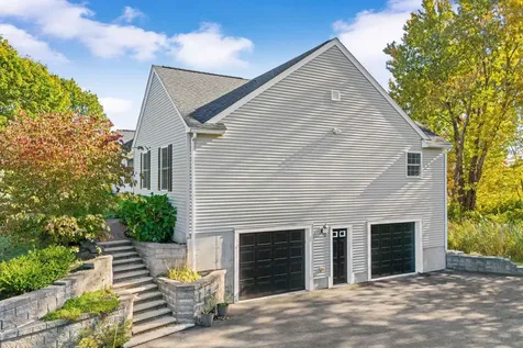 22 Maple Road North Hampton NH 03862