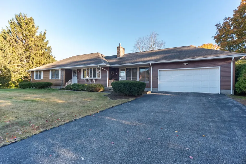 6 Douglas Drive Salem NH 03079-3235